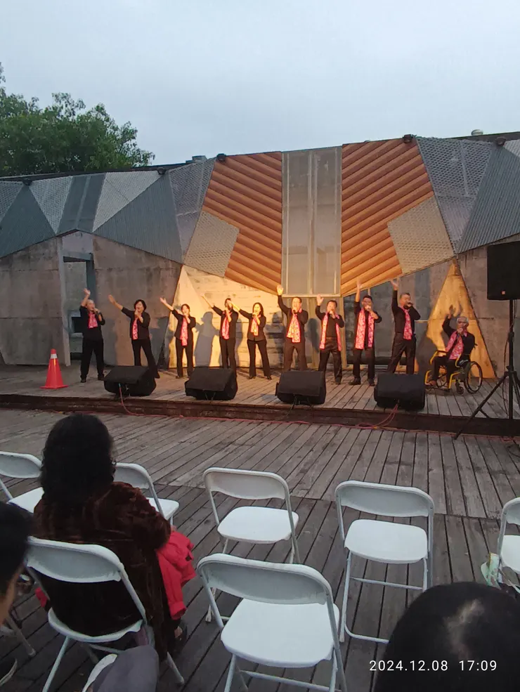 連二日前往日落劇場賞看聽合唱人聲客家等演出