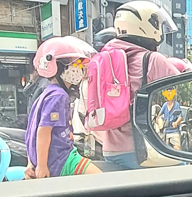 巔峰時間送小孩上學的媽媽