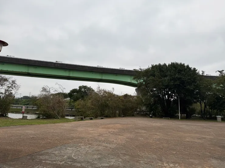 2026/02/16 去餵羊的路上，這裡是圓圓修毛的地方