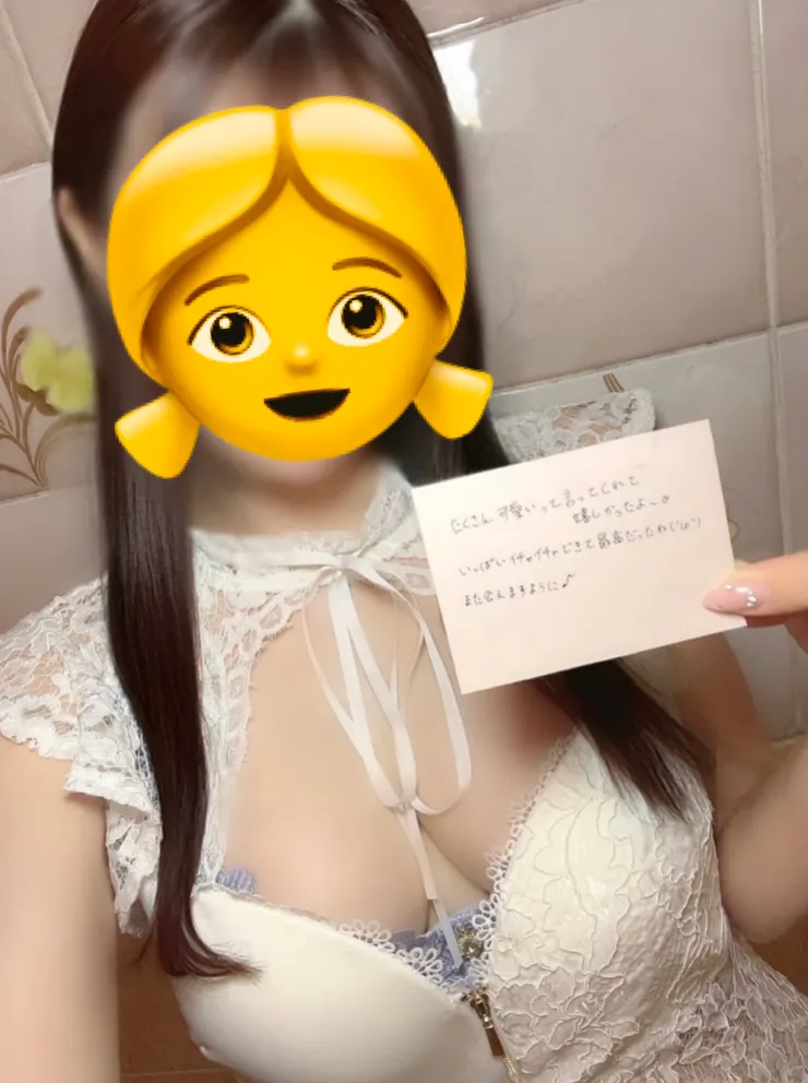 有些女孩會在結束後給客人送出小卡片,根據今天互動的內容對客人表示謝意