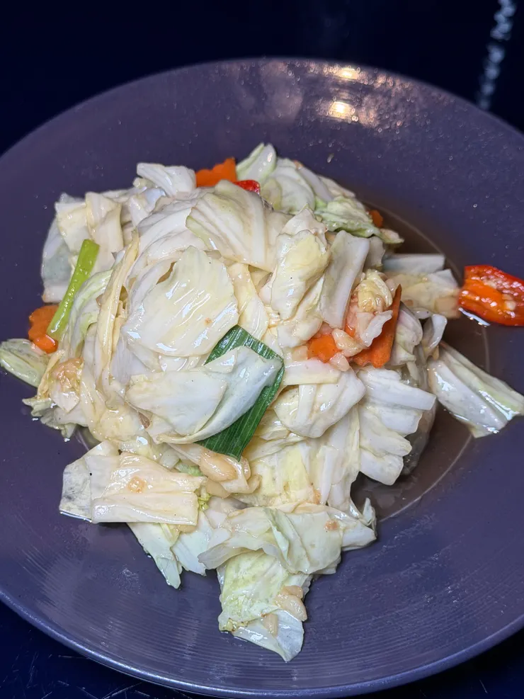 高麗菜的脆度也滿清脆的，是一上桌就會被秒挾光的那種！