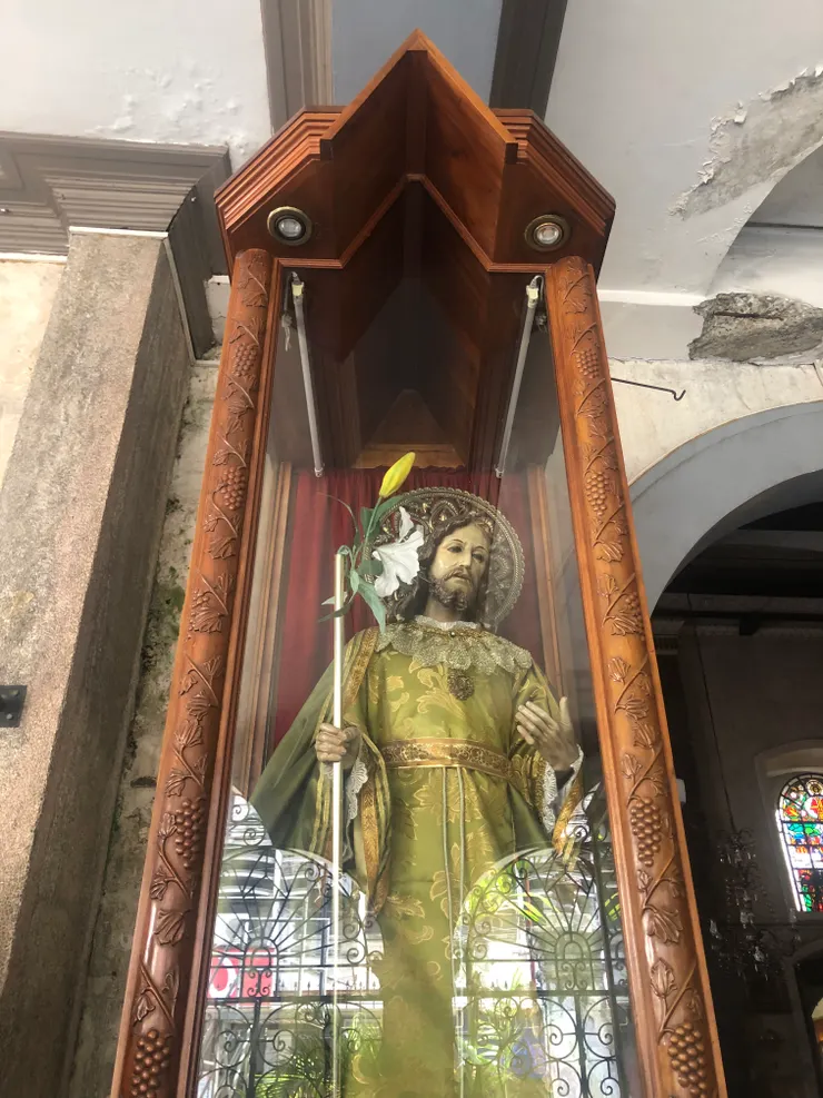 這邊的教堂還滿多人像的