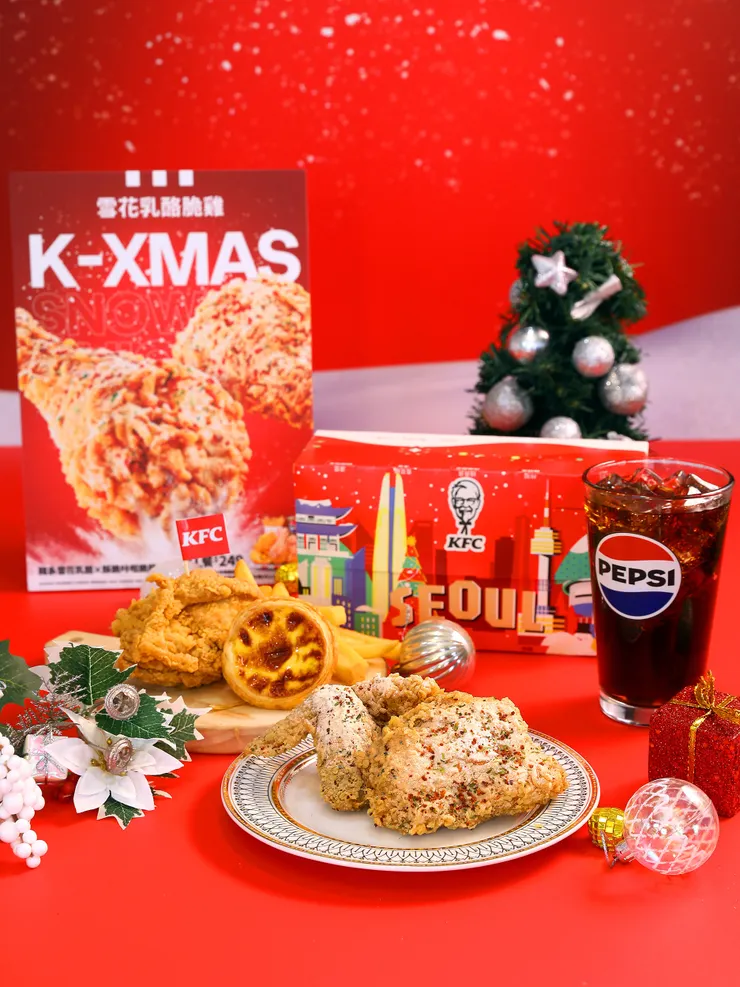 肯德基「雪花乳酪脆雞」以經典咔啦脆雞為基底，均勻撒上特製乳酪粉，外酥內嫩、濃郁奶香交織，每一口都是濃濃的冬日幸福感