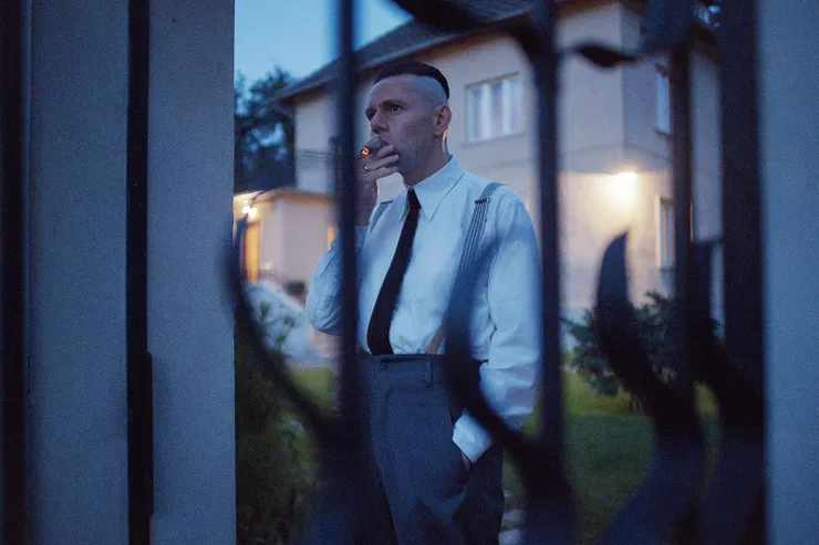 帶有機器人般執行工作的冷感，與一些人性之間的演譯，主角魯道夫霍斯Christian Friedel飾