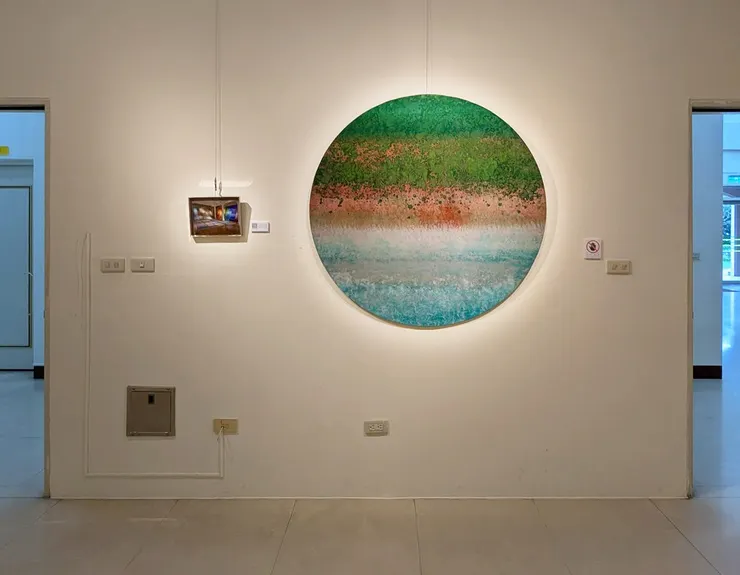 西元2025/04/11  虹心球、空間與時間的對話。