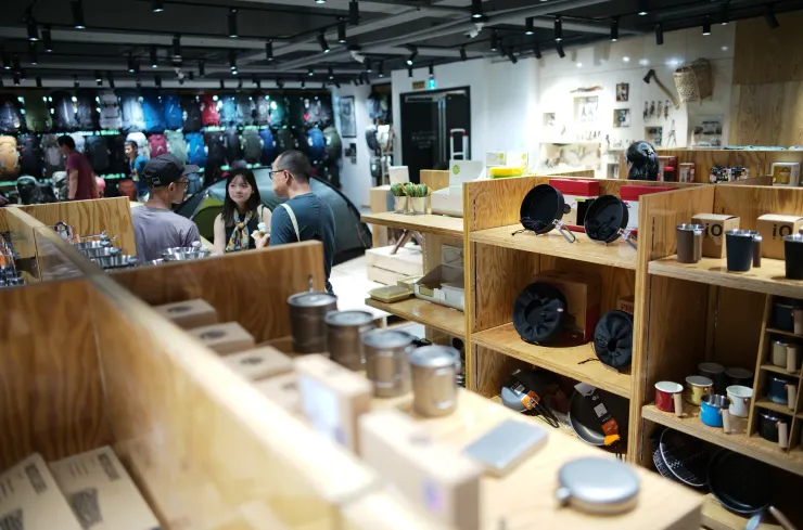 二樓炊具區一角，看到柯柯了！