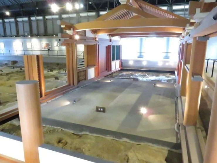 鴻臚館跡的復元。