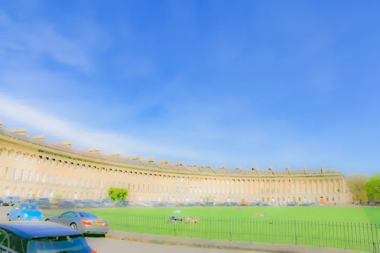 皇家新月樓一景，搭配著蔚藍的天空