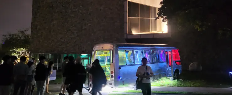 漫遊巴士.李建崑攝影