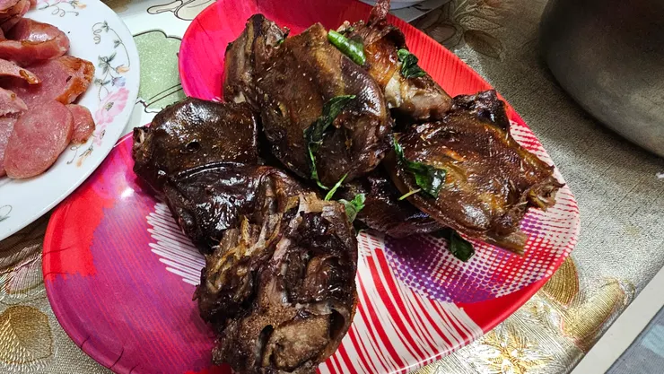 老媽說這是老弟給的鴨頭!