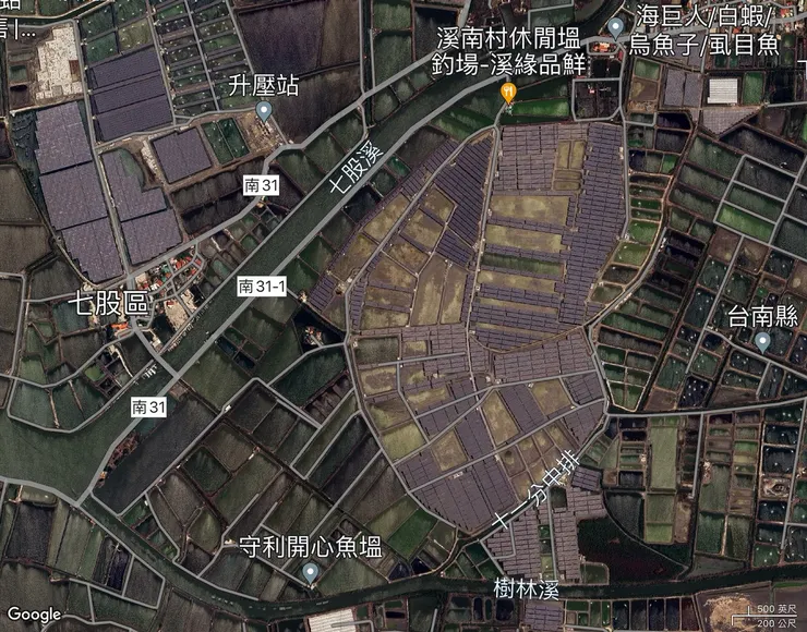 谷歌衛星地圖上台灣南部的太陽能電場