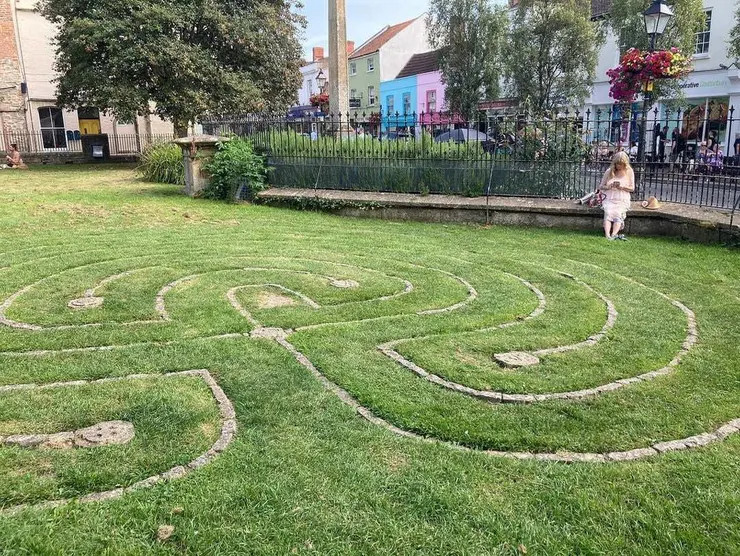 拍於英國Glastonbury小鎮的教堂 St John the Baptist's Church。 11環迷宮。