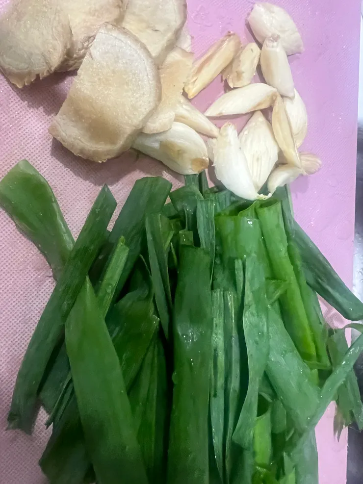 辛香料洗淨切段