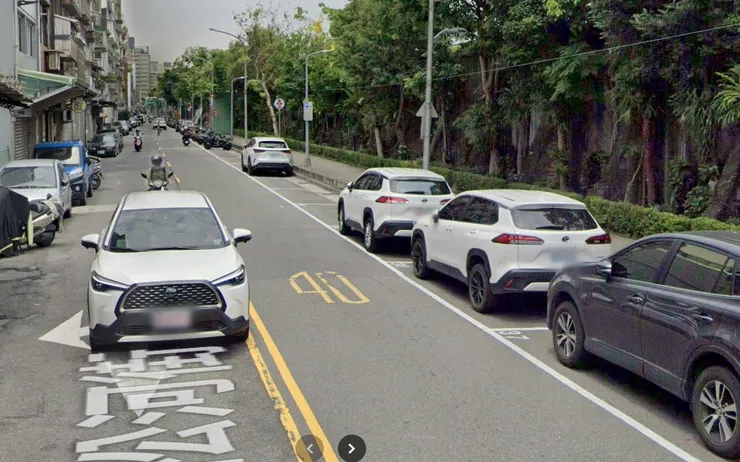 松河街路邊停車格實景