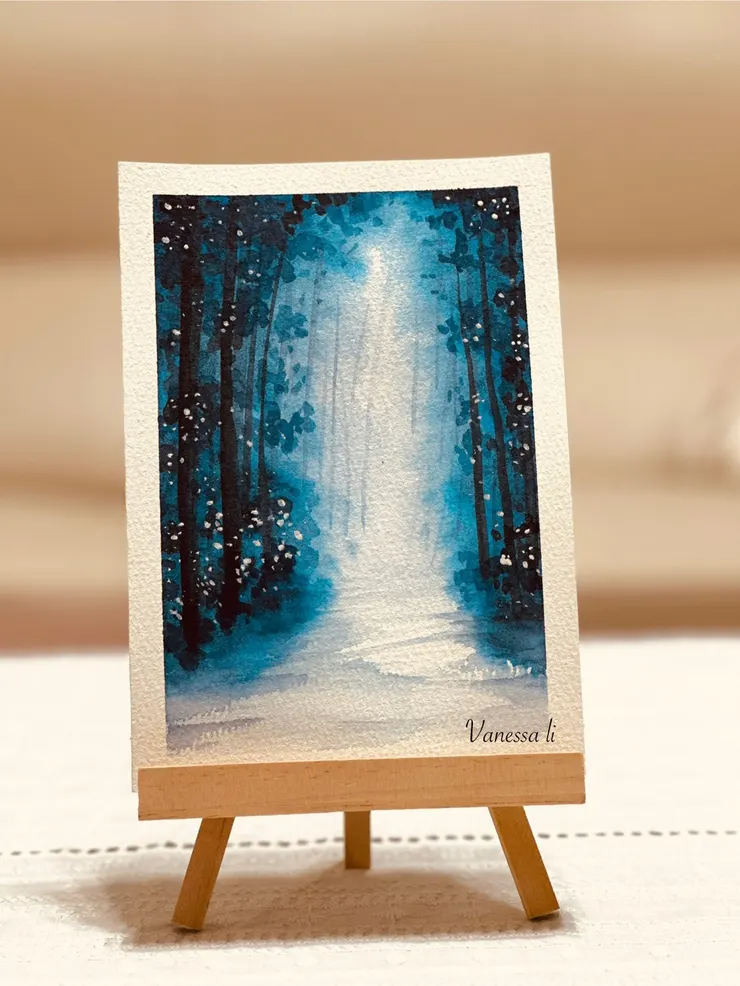 藍色調的微光森林