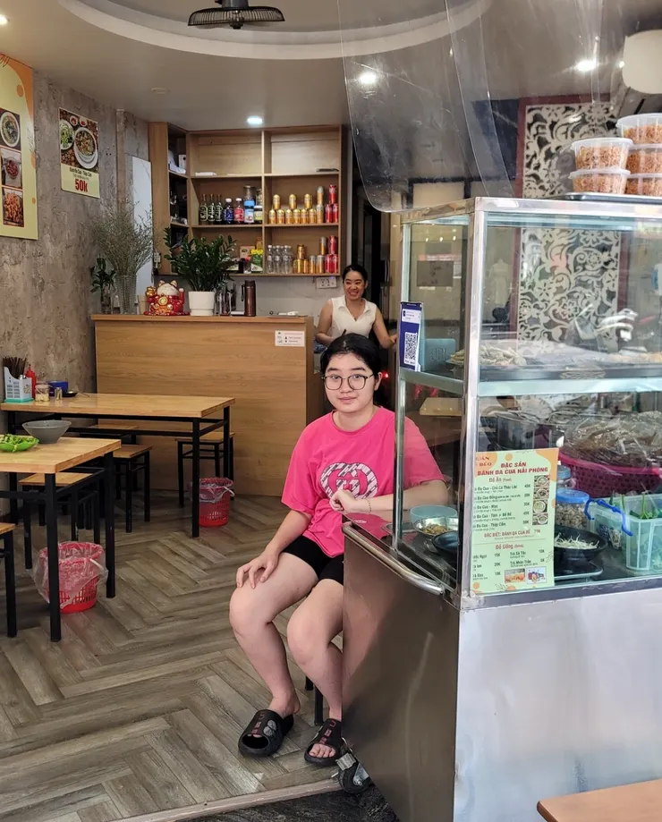 河內老城 Bánh đa Cua 小吃店 老板娘和女兒