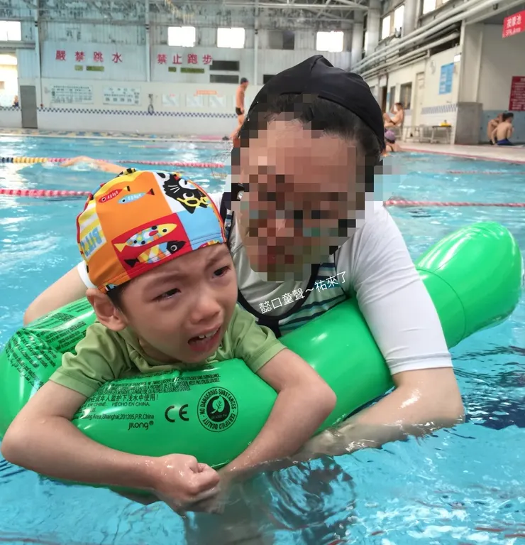 充氣浮力條 由水療治療師操作較適合。