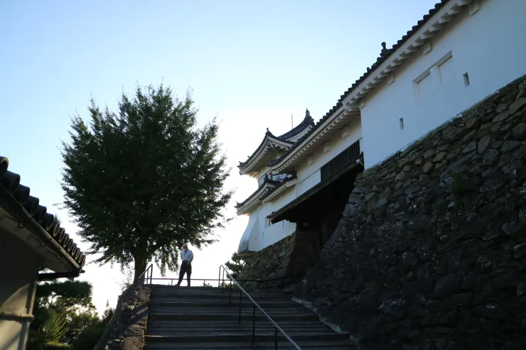 連門口也不給拍照了（攤手）