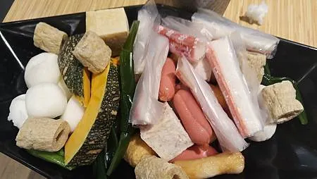 [宜蘭美食]宜蘭市熱門人氣富美海鮮鍋物，各式海鮮、肉類火鍋主