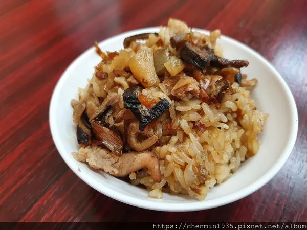 美味的油飯（圖片截圖於網路）