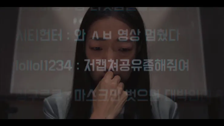 假面女郎劇情:女主角酒後再直播間失態,導致原本帶給她成就感的直播室被停播後所帶來的焦慮