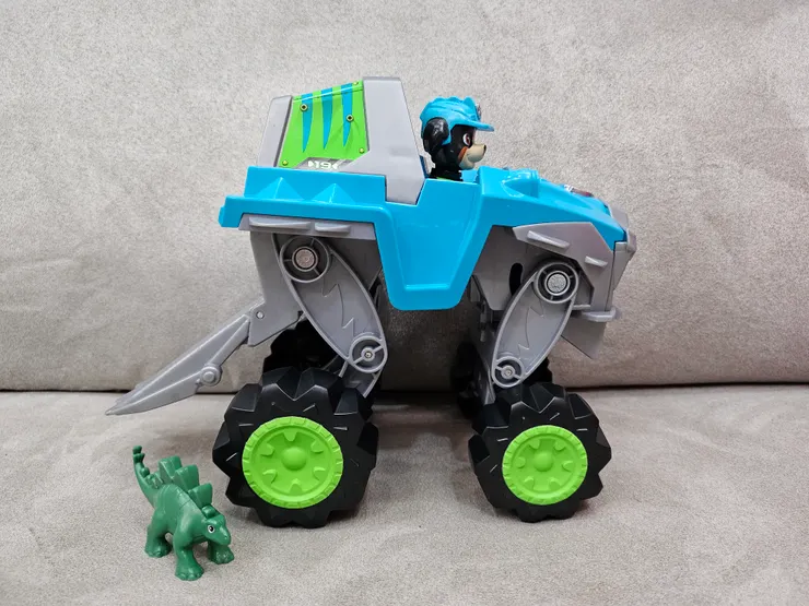 完整實體拍攝 變高，後車箱有滑坡設計