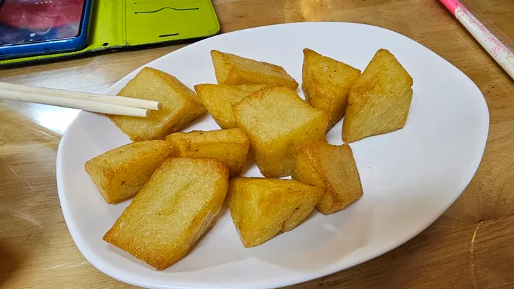 炸豆粉吃起來像是炸薯條!我超愛!