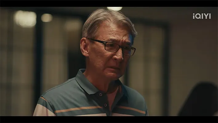 Joke爸的表情🥲突然理解他可能也是愛著Joke但用錯方法。