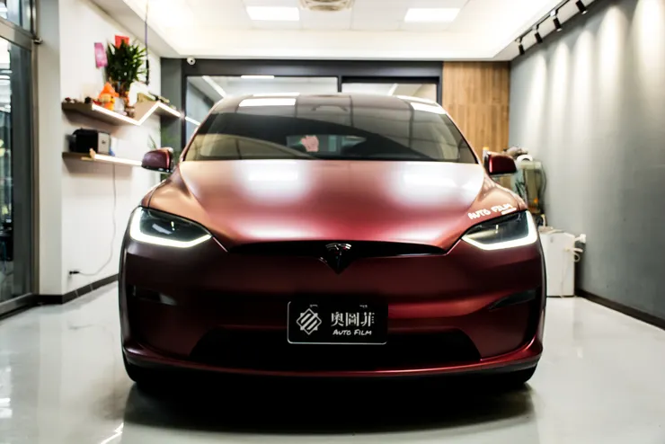 台南奧圖菲汽車包膜推薦|高評價實力店!車體貼膜手路細膩|犀牛