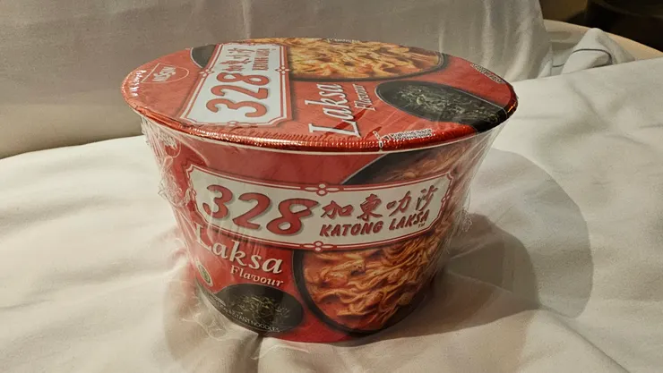 這是我在新加坡7-11買的328加東叻沙泡麵!真的超好吃!