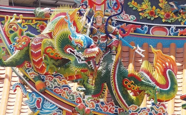 生動的交趾陶及剪黏藝術(圖片截圖於網路)