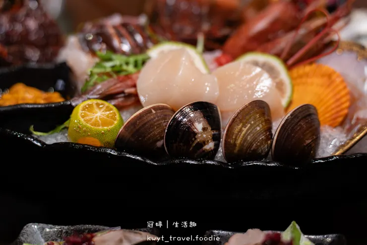 [高雄左營火鍋餐廳]銅花精緻涮涮鍋，火鍋界的LV！整隻龍蝦與A5和牛的奢華約會，專人桌邊服務，左營約會餐廳推薦，附最新菜單