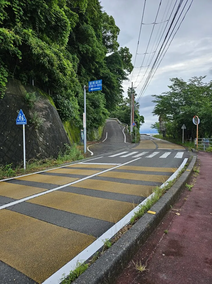 經典的通往學校的路口