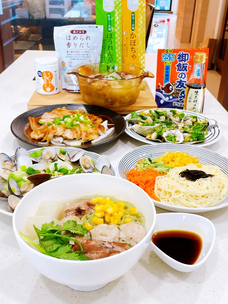 滿滿一桌菜，來自Cyberbuy的團購的產品