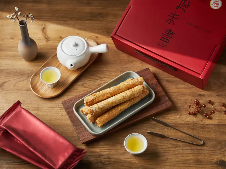 以每日新鮮液蛋製成的幸福蛋捲,堅持純手工捲製,是熱門的人氣商品!(資料來源:勤億蛋品科技)