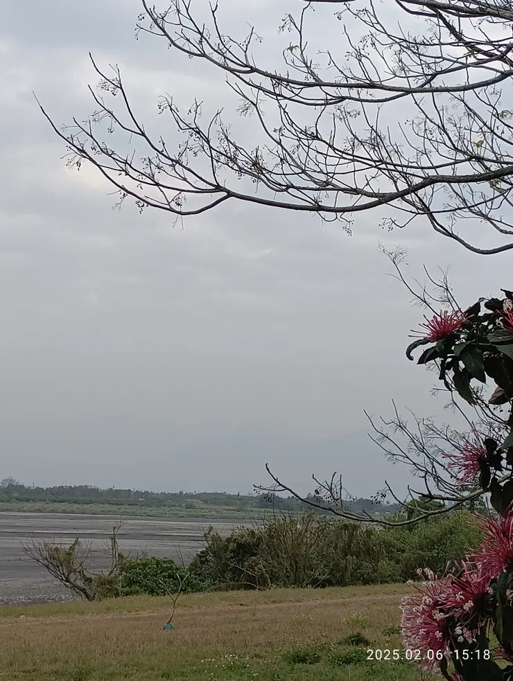 遠遠底矇矓山色如生之謎