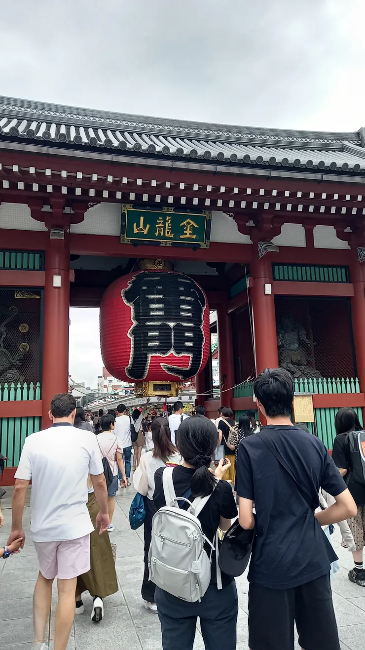 實在太多人,沒有拍觀光客到此一遊打卡照的慾望......