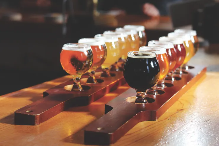 探索旗桿鎮在地精釀啤酒。圖／亞利桑那旅遊局  【禁止酒駕，安全誠無價，酒後找代駕】