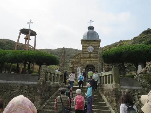 頭之屋教堂位於聚落的最高點