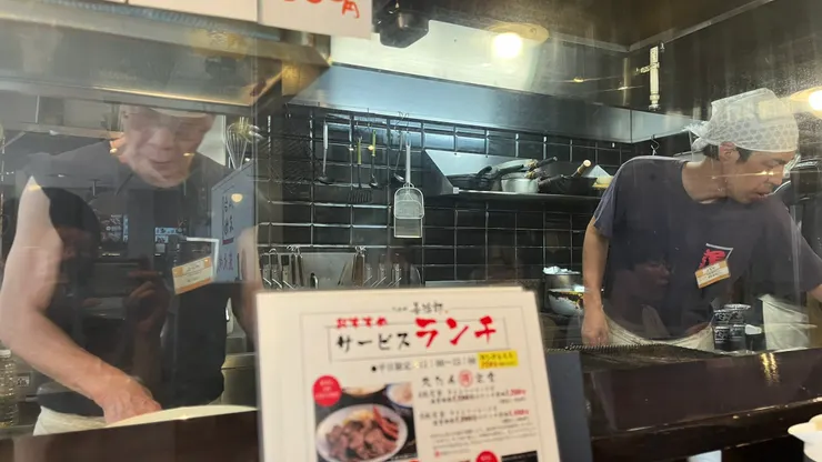 師傅直接在眼前料理，還是滿過癮。