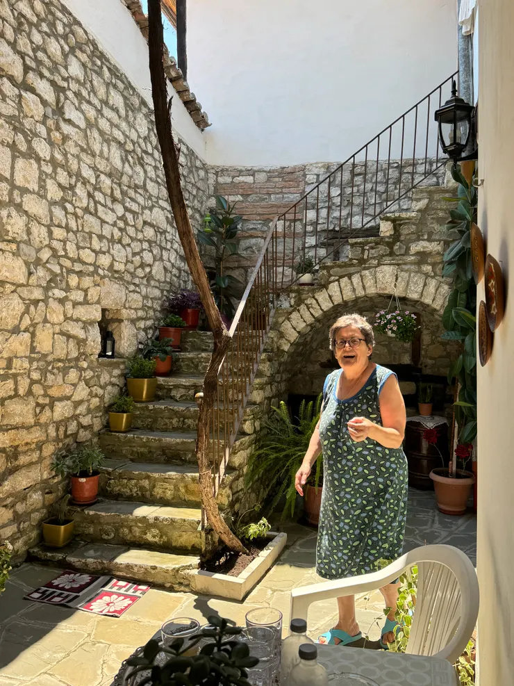 住在二樓的民宿老奶奶,非常熱情善良