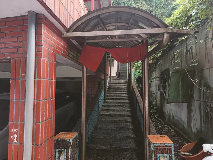 通往二層的樓梯