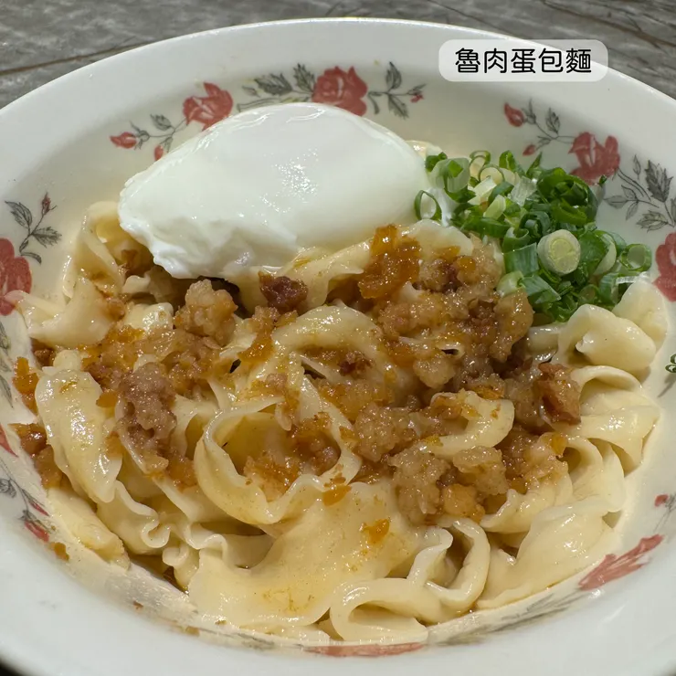 魯肉蛋包麵