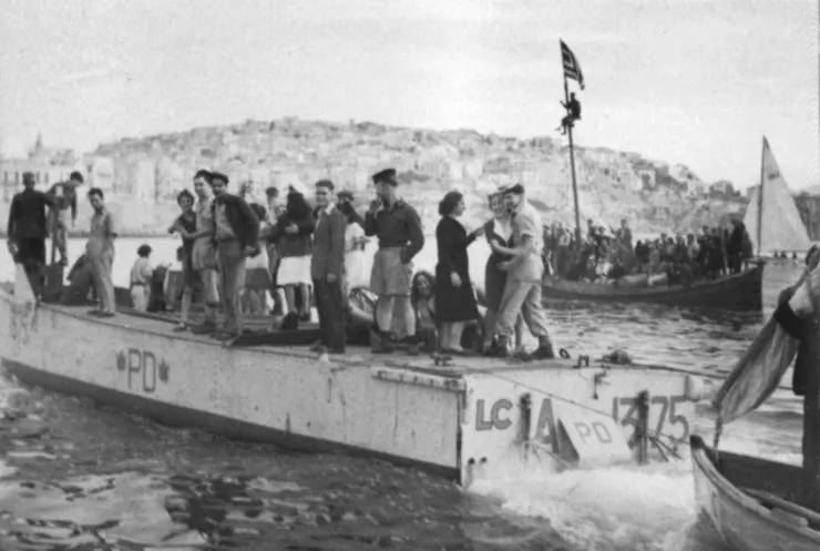 大衛王子號的到來在希臘解放期間受到熱烈歡迎。