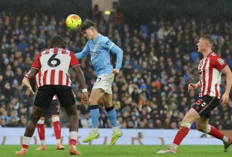 霍頓跳頂入網助曼城大勝3:0