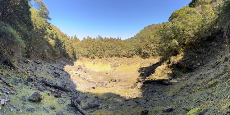 超級適合度假及睡午覺的隕石坑