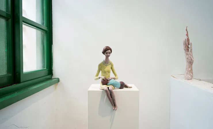 紀釉惟，「安息之所」系列創作，銅、油彩上色，2024