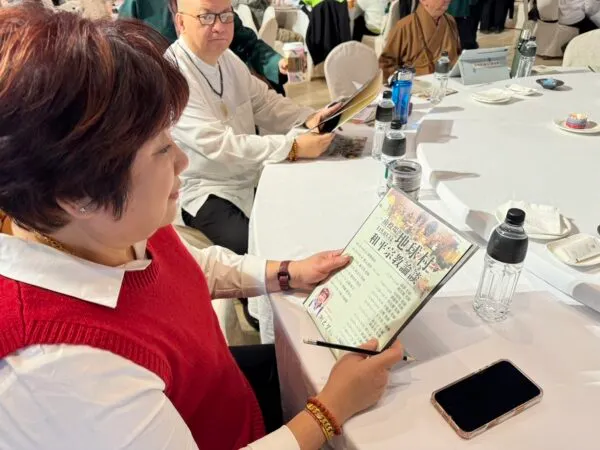 ▲嘉義新港玉靈千手觀音院謝玉慧院長透過舉辦「地球村和平宗教論壇」，希望讓不同宗教彼此尊重、彼此理解，將愛與和平的理念傳遞到社會各個角落。。（照片／現場拍攝）