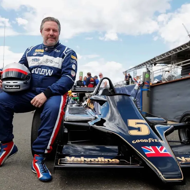 現在體格壯碩的布朗，以前也是位挑戰極限的賽車手　Photo：Zak Brown Instagram