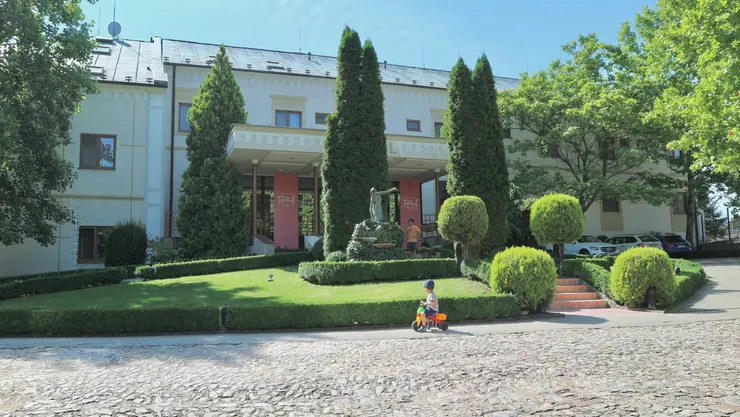 飯店前門，也是住宿區